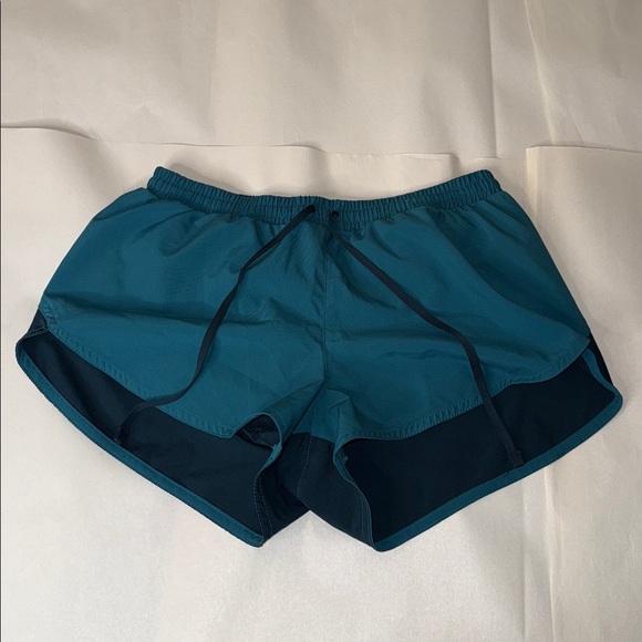 Old Navy Active Teal and Black Shorts - Picture 1 of 6